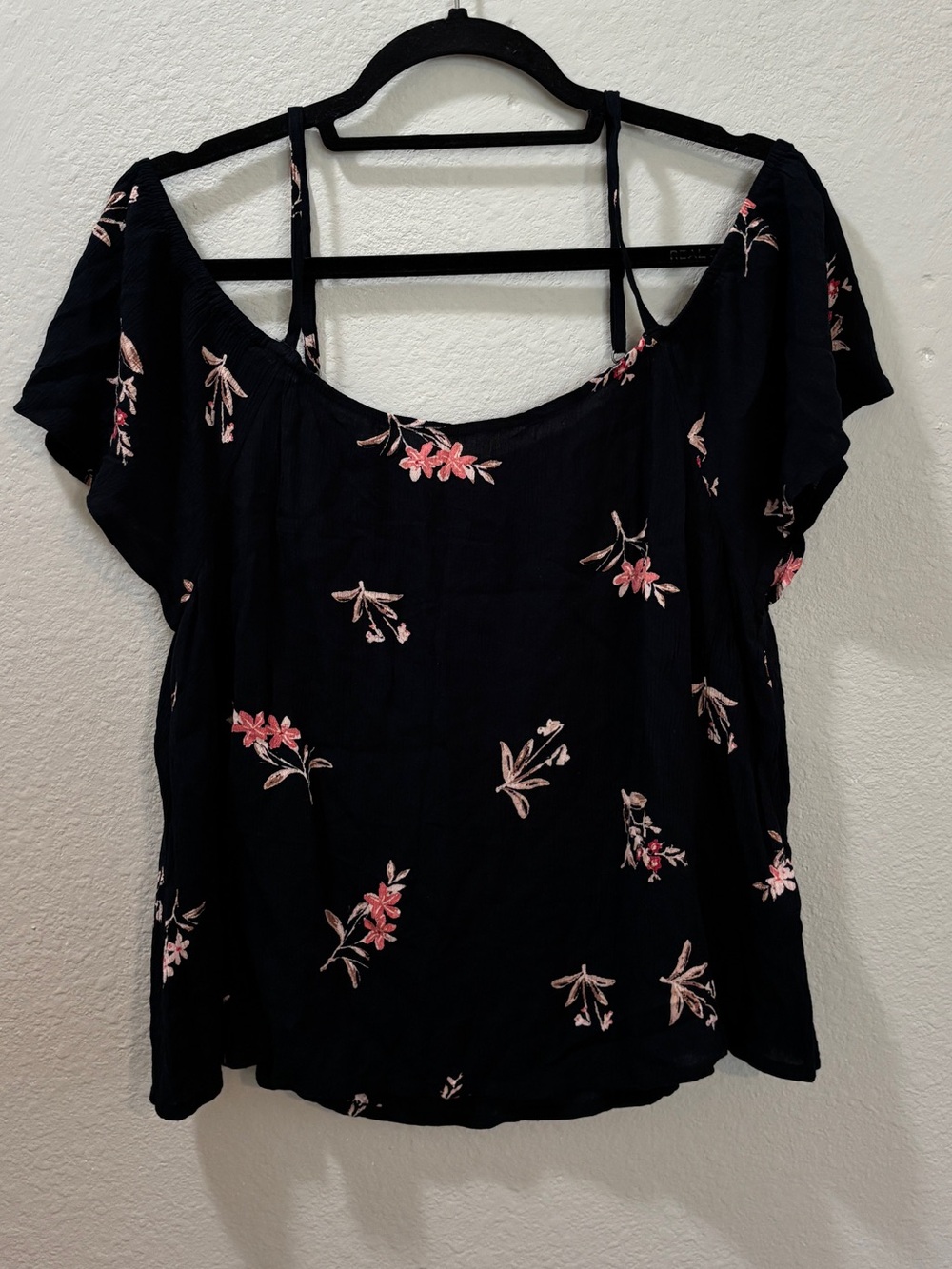 Billabong Black Boho Floral Flowy Cold Shoulder Top Size Large